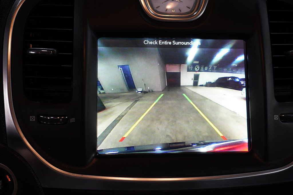 Used 2017 Chrysler 300 C RWD image 29