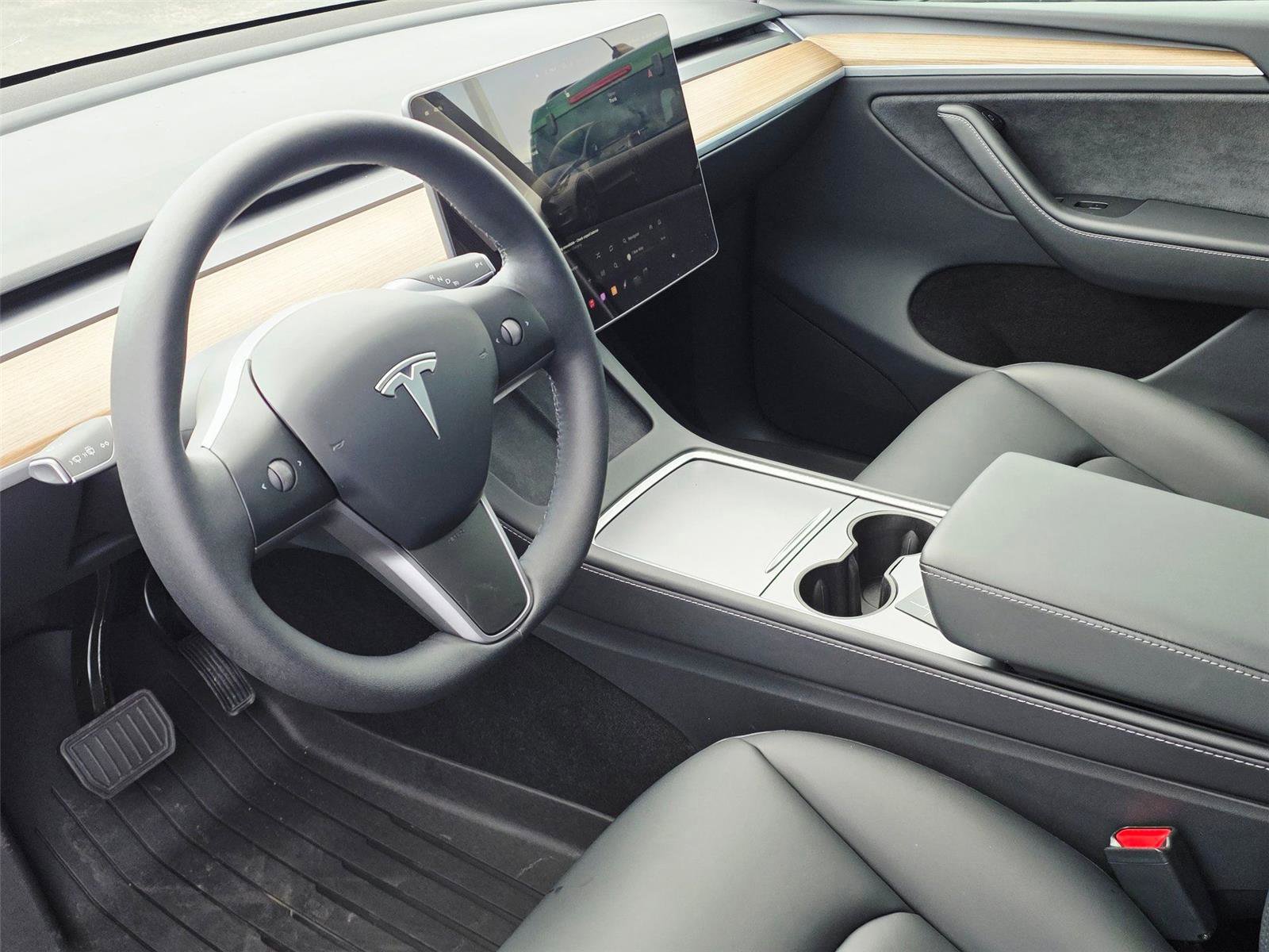 Used 2025 Tesla Model Y Long Range image 10