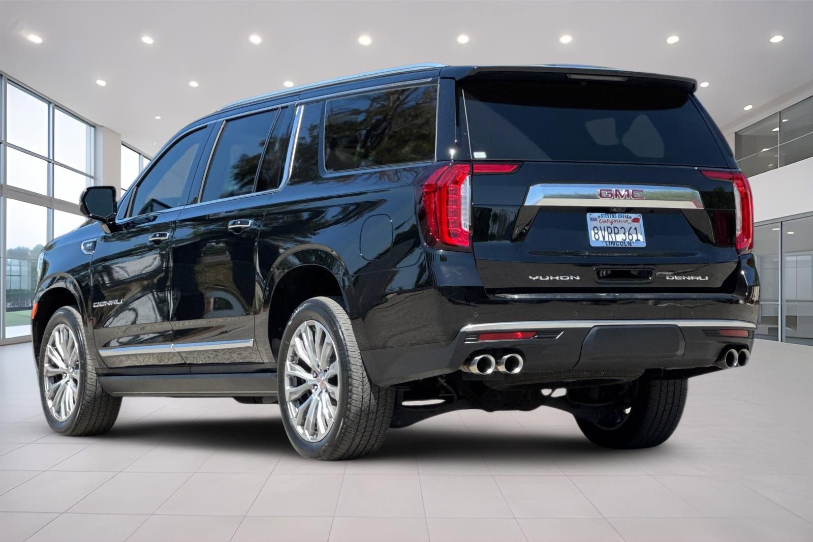 Used 2021 GMC Yukon XL Denali w/ Denali Premium Package image 6
