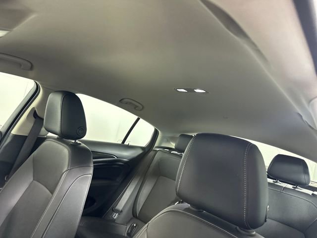 Used 2018 Buick Regal Essence w/ Driver Confidence Package #1 image 17