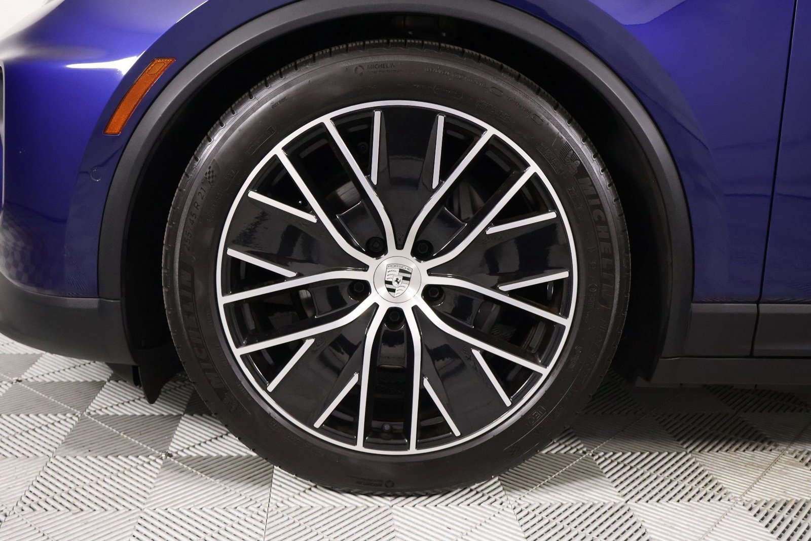 Certified 2024 Porsche Macan 4 Electric AWD/4WD image 29
