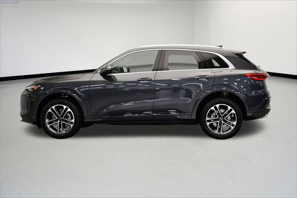 Used 2025 Audi Q5 Premium w/ Convenience Package image 2