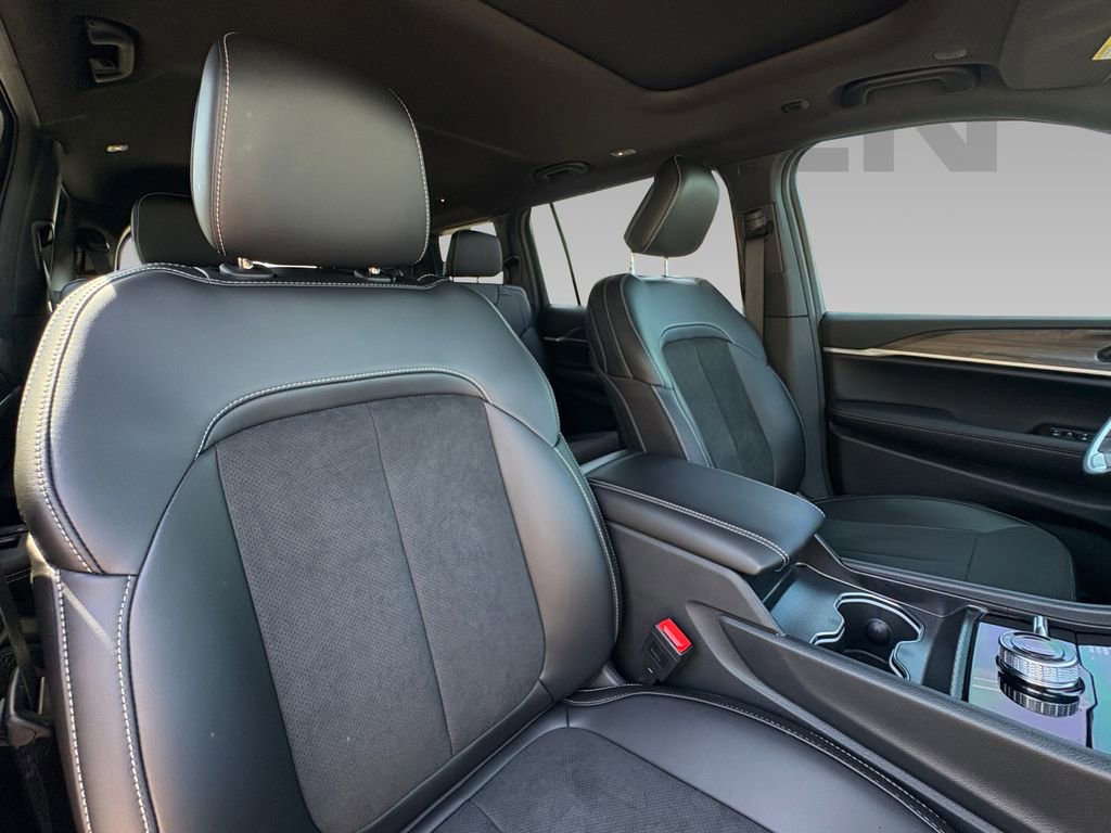 New 2026 Jeep Grand Cherokee L 4WD image 9