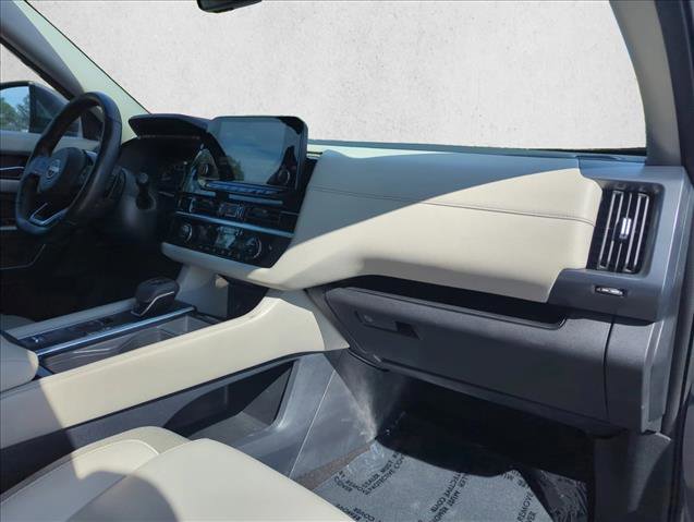 Used 2025 Nissan Pathfinder SL image 28