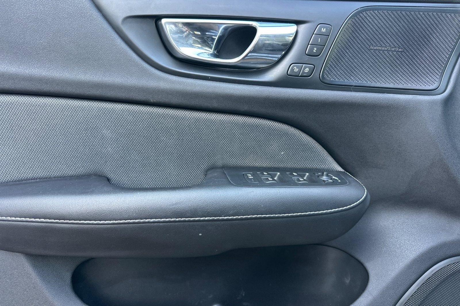 Used 2019 Volvo S60 T5 R-Design image 11