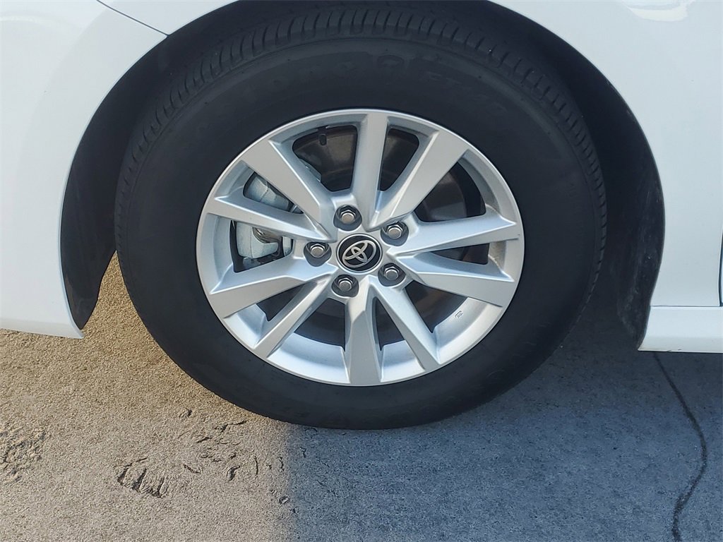 Used 2025 Toyota Camry LE image 4