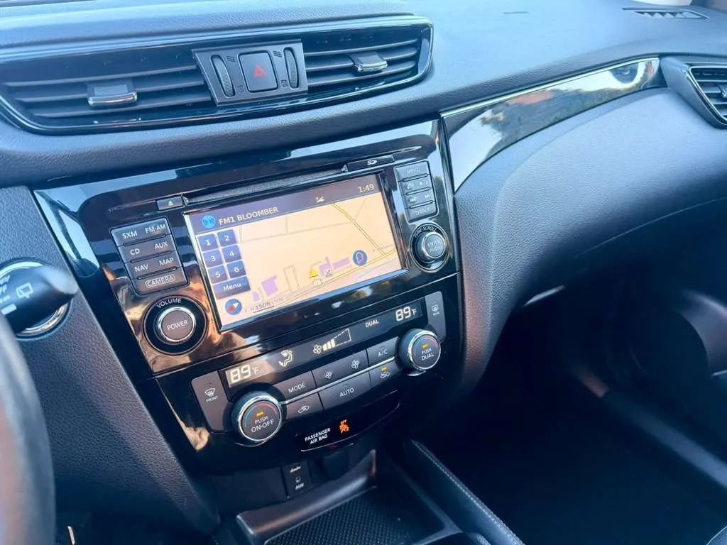 Used 2017 Nissan Rogue Sport SL w/ SL Premium Package image 9