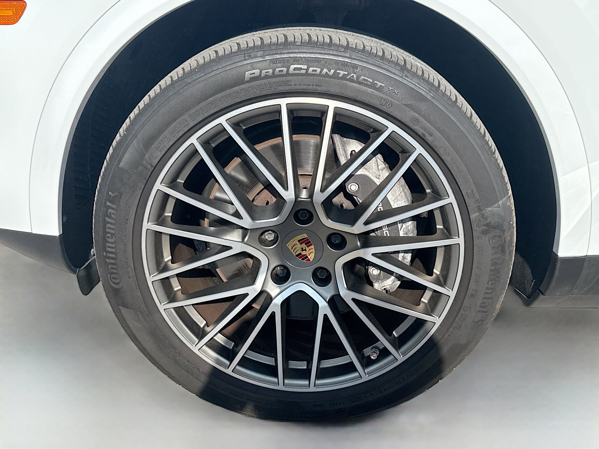 Used 2023 Porsche Cayenne Platinum Edition AWD/4WD image 35