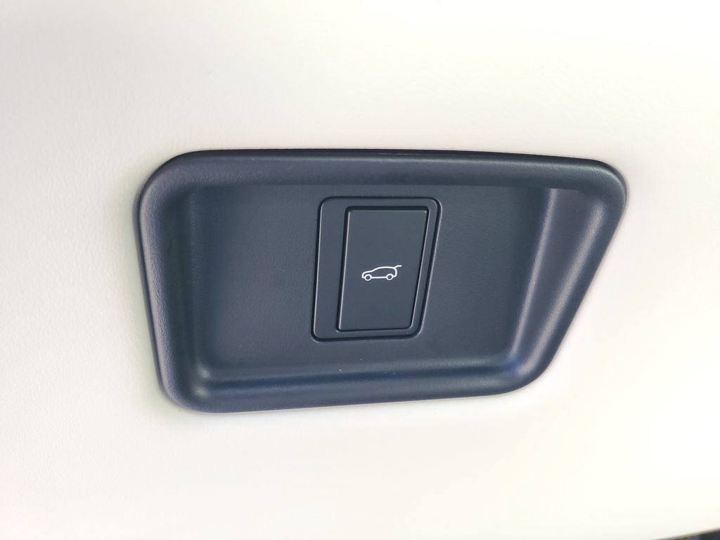 New 2026 Land Rover Range Rover Long Wheelbase SE AWD/4WD image 14