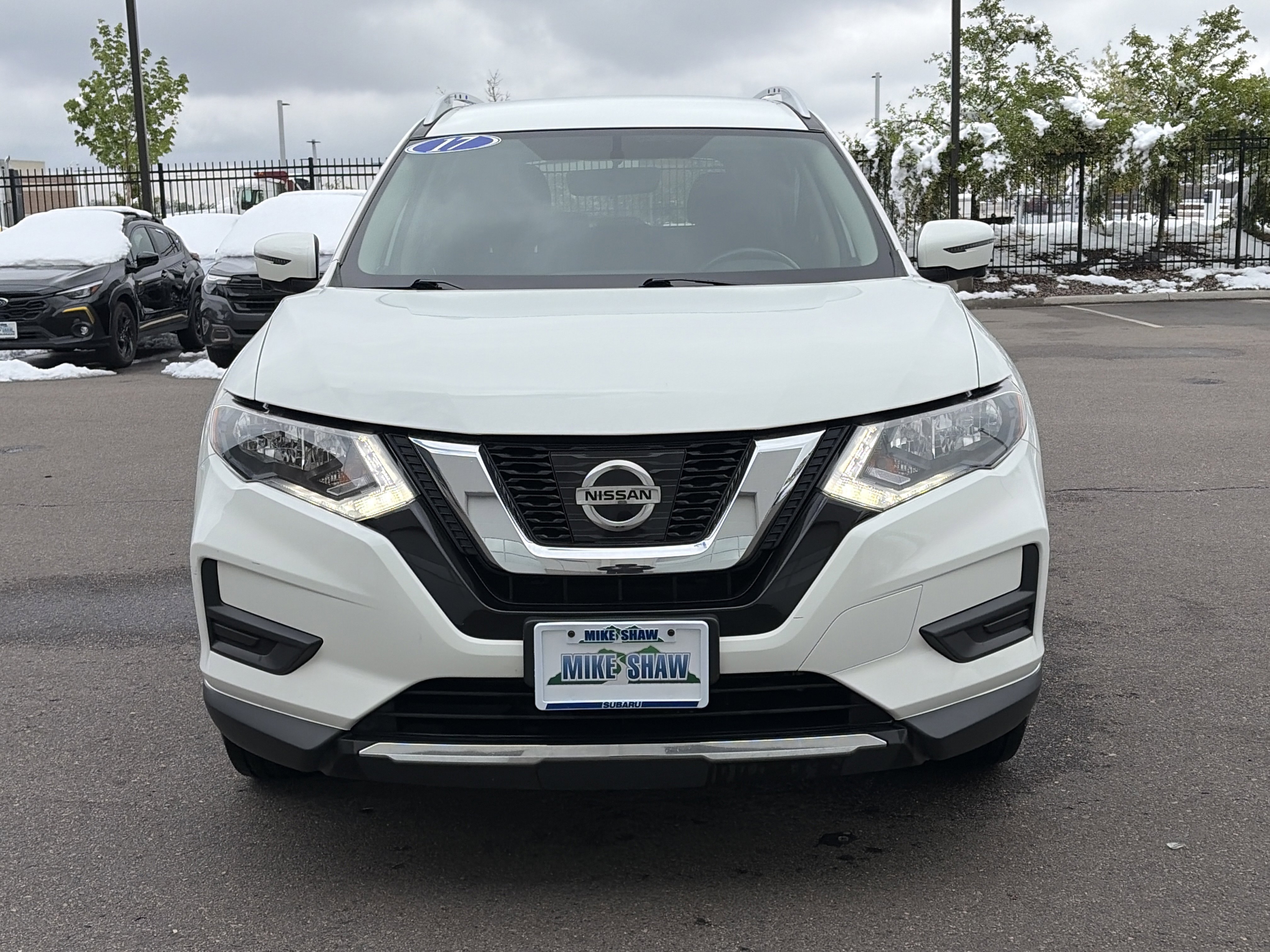 Used 2017 Nissan Rogue SV w/ SV Premium Package AWD/4WD image 2