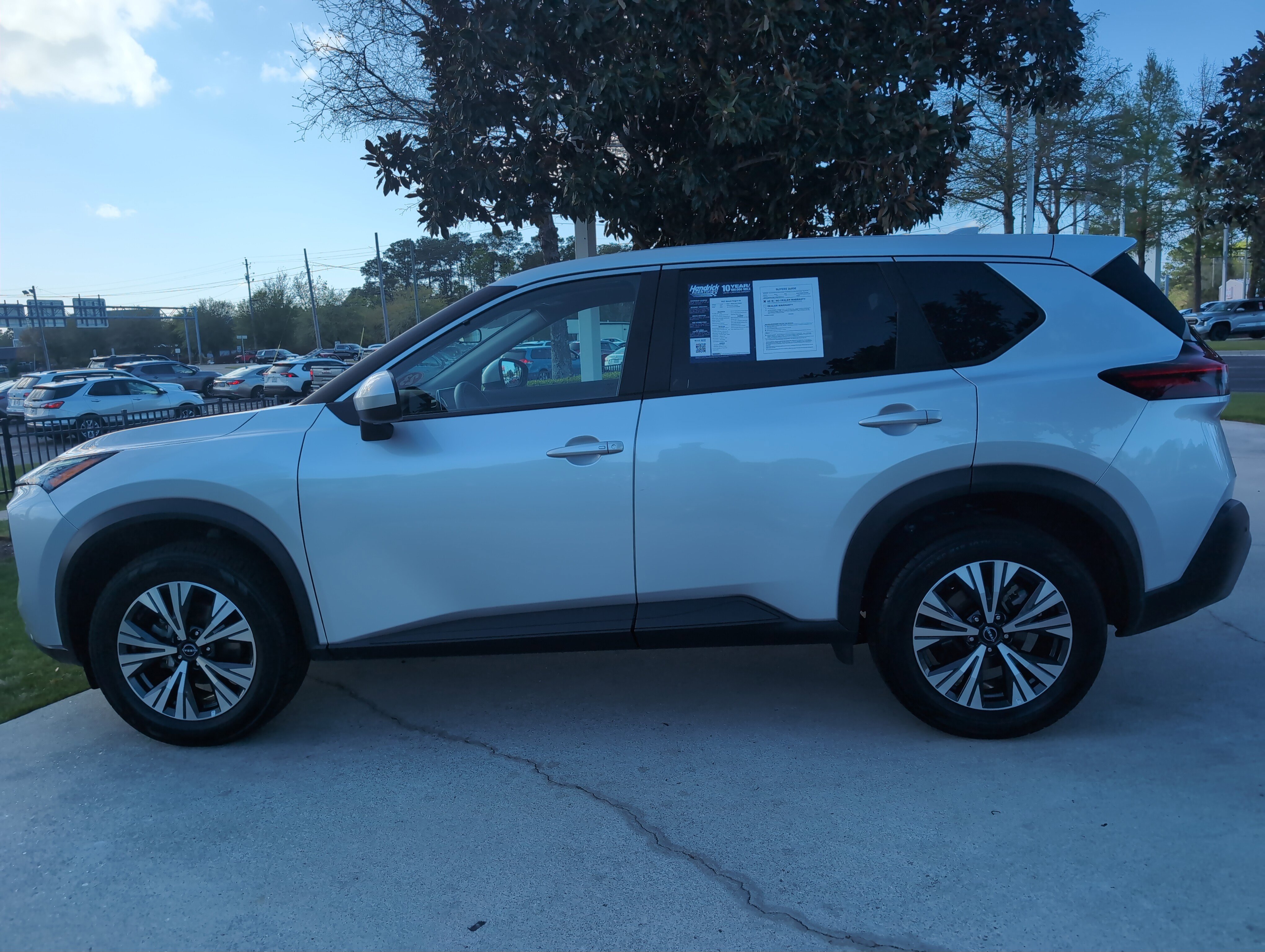 Used 2023 Nissan Rogue SV AWD/4WD image 7