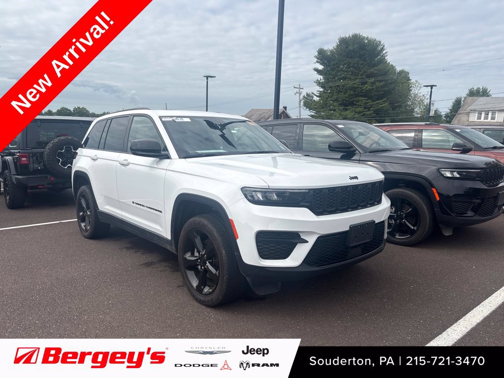 Used 2023 Jeep Grand Cherokee Altitude AWD/4WD image 1