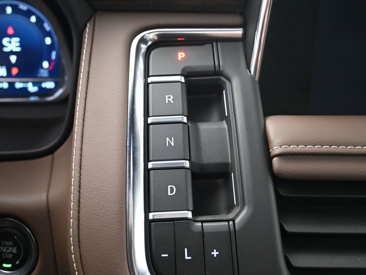 Used 2024 Chevrolet Suburban High Country image 34