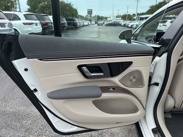 Used 2022 Mercedes-Benz EQS 450+ Sedan image 27