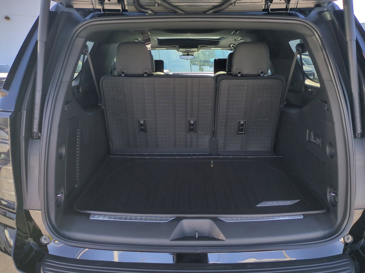 New 2026 Chevrolet Suburban Premier image 27