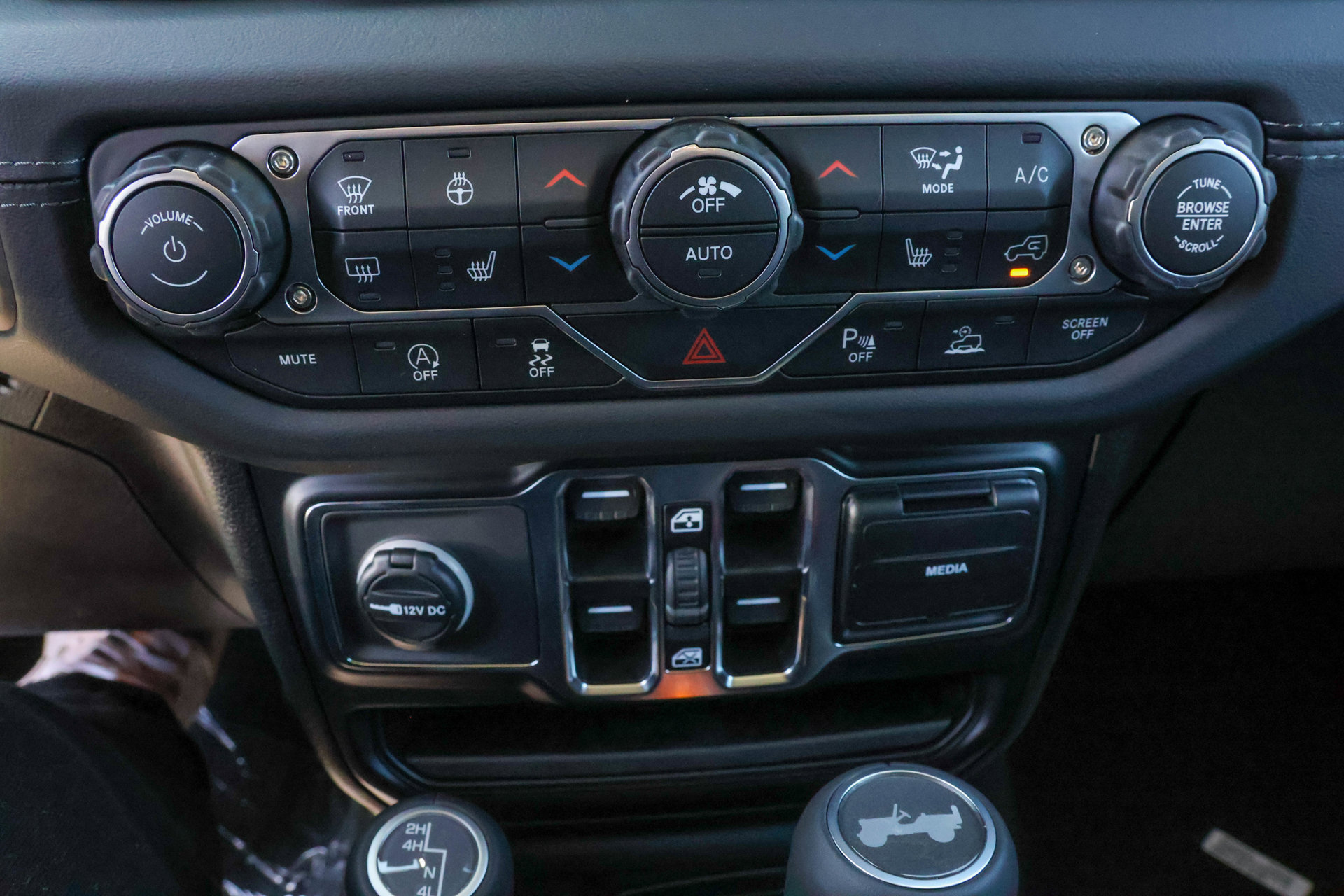 New 2026 Jeep Wrangler Unlimited Sahara AWD/4WD image 25