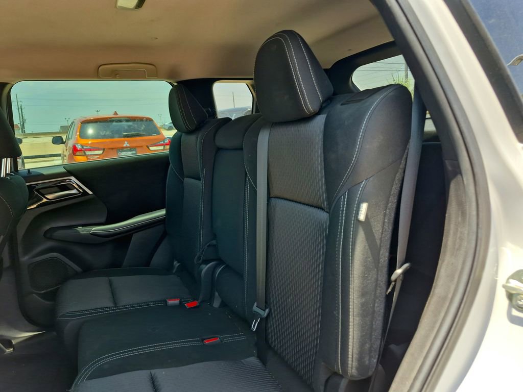 Used 2023 Mitsubishi Outlander ES FWD image 19