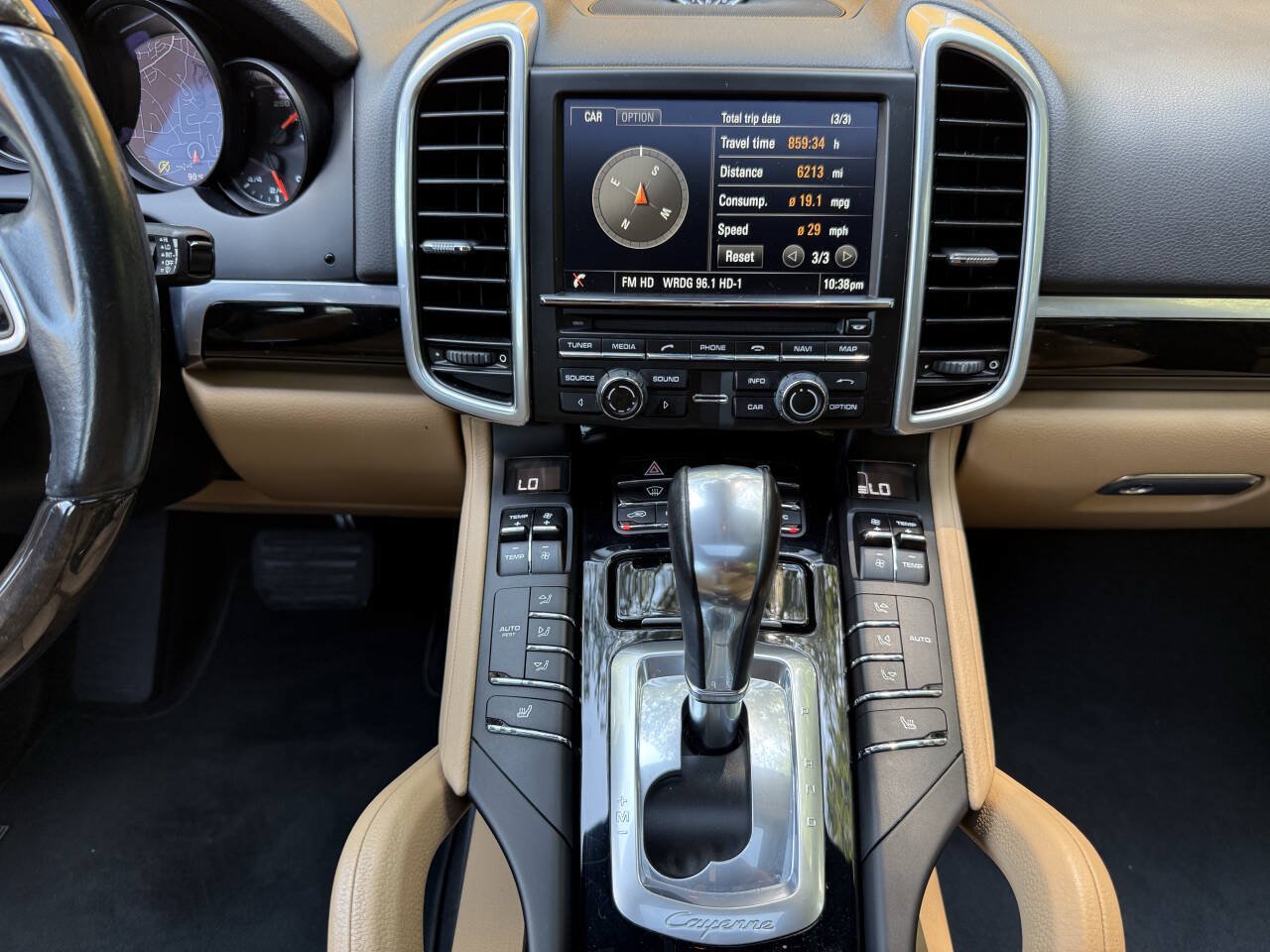 Used 2016 Porsche Cayenne AWD/4WD image 30