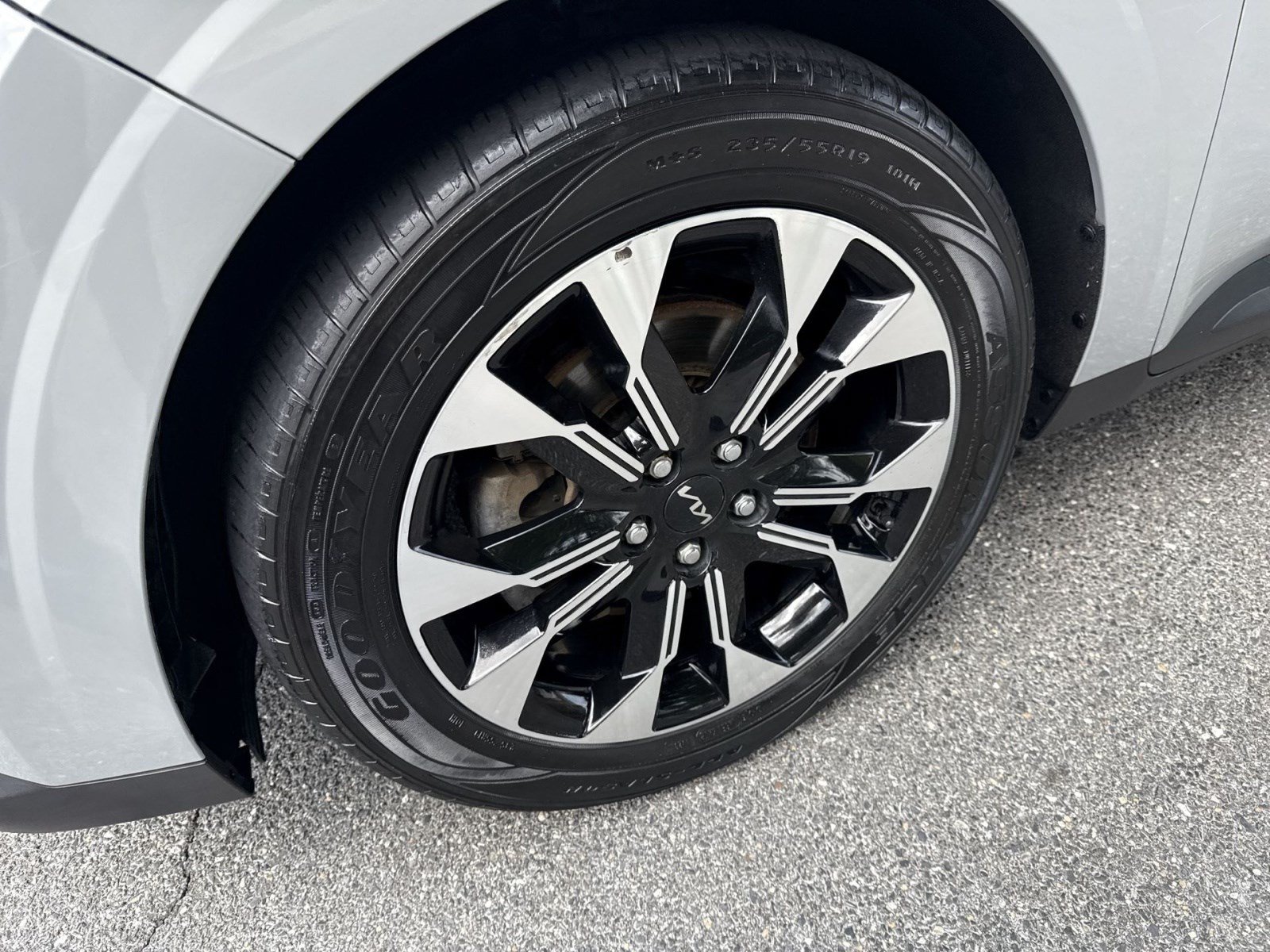 Used 2022 Kia Carnival EX FWD image 12