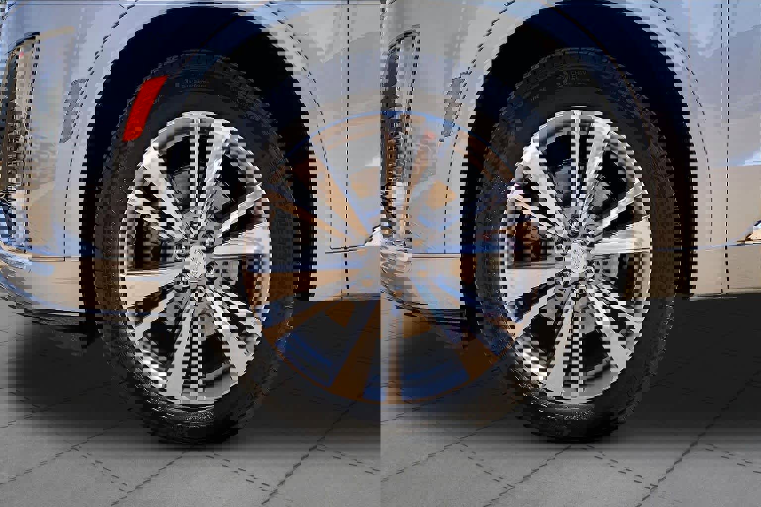 Used 2025 Cadillac XT6 Premium Luxury AWD/4WD image 11