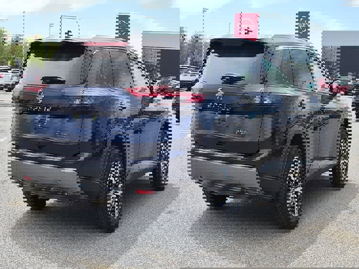 Used 2024 Nissan Rogue SL w/ SL Premium Package image 3