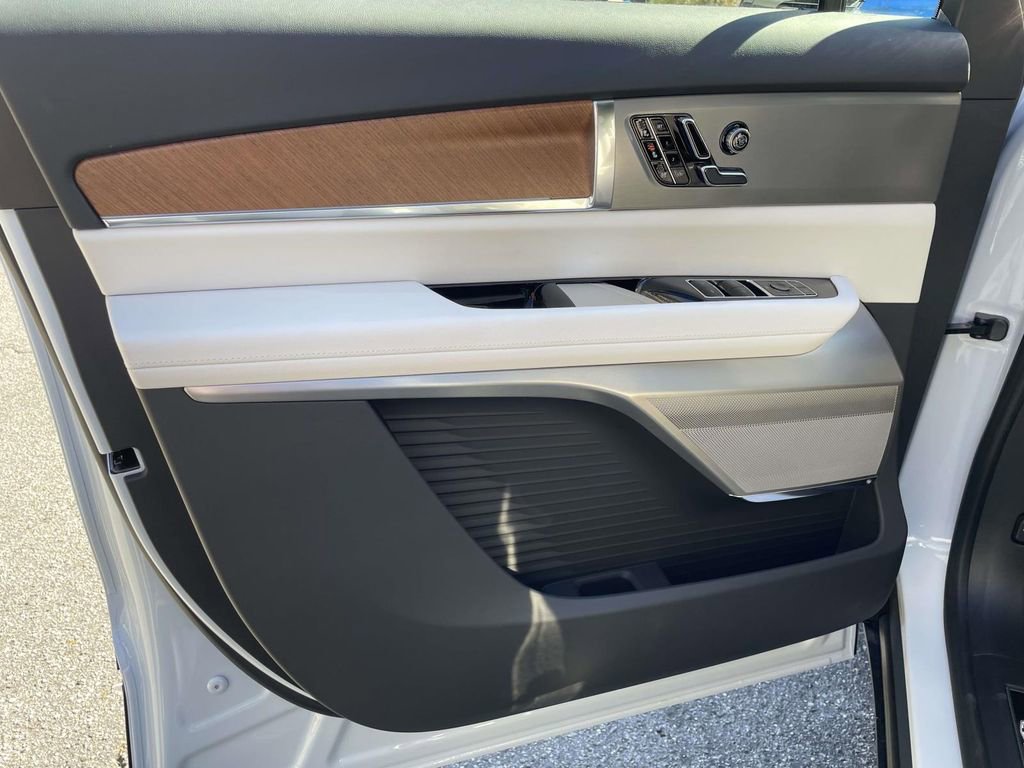 New 2026 Cadillac Vistiq Sport image 16