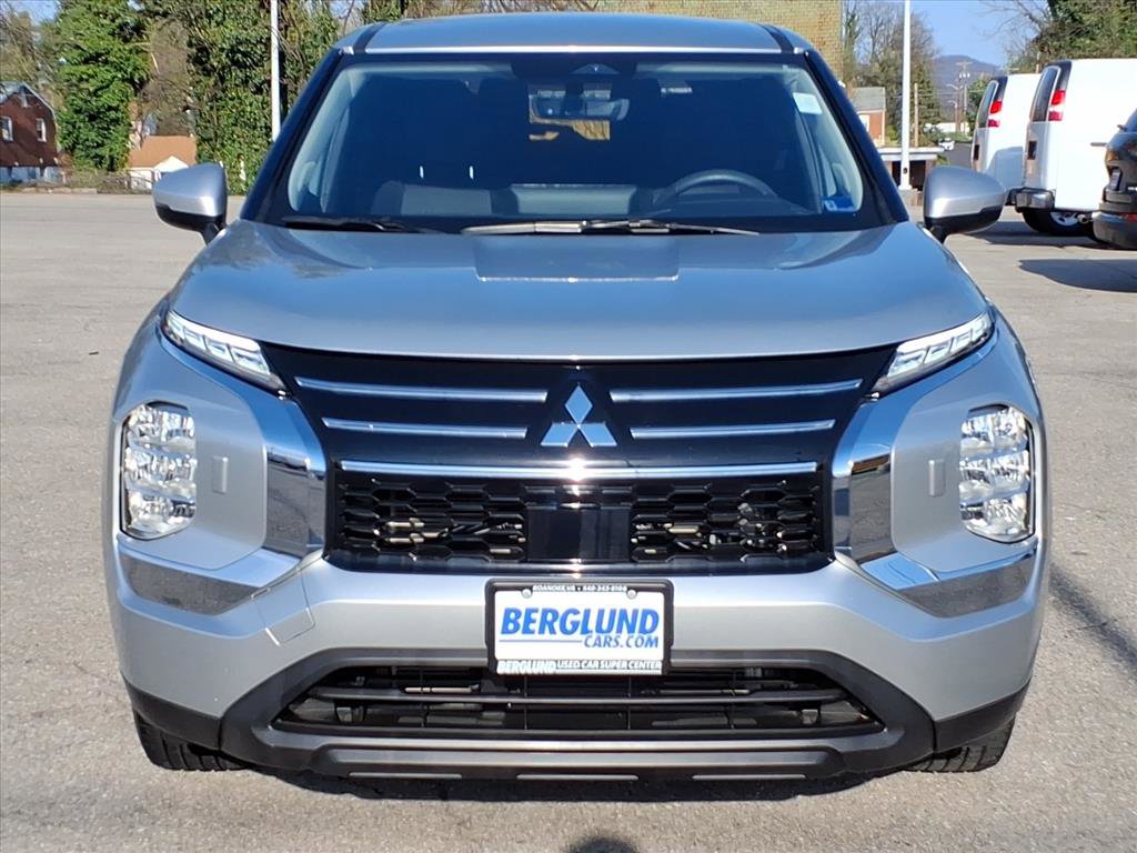 Used 2025 Mitsubishi Outlander ES image 9