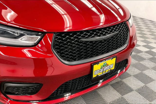 Used 2025 Chrysler Pacifica Limited image 31