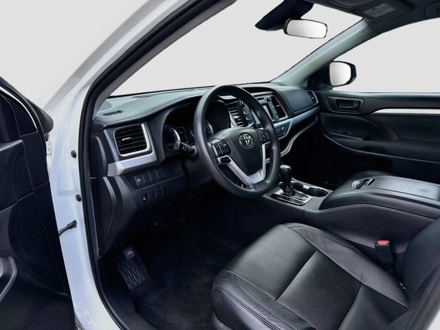 Used 2019 Toyota Highlander LE FWD image 25