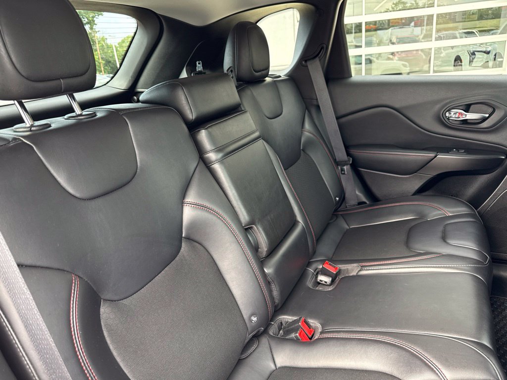 Used 2019 Jeep Cherokee Trailhawk w/ Cold Weather Group AWD/4WD image 34