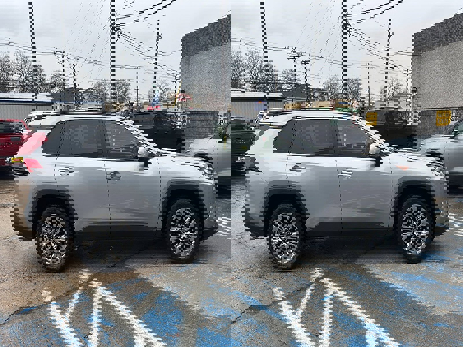 Used 2019 Toyota RAV4 XLE Premium w/ All Weather Liner Package image 9