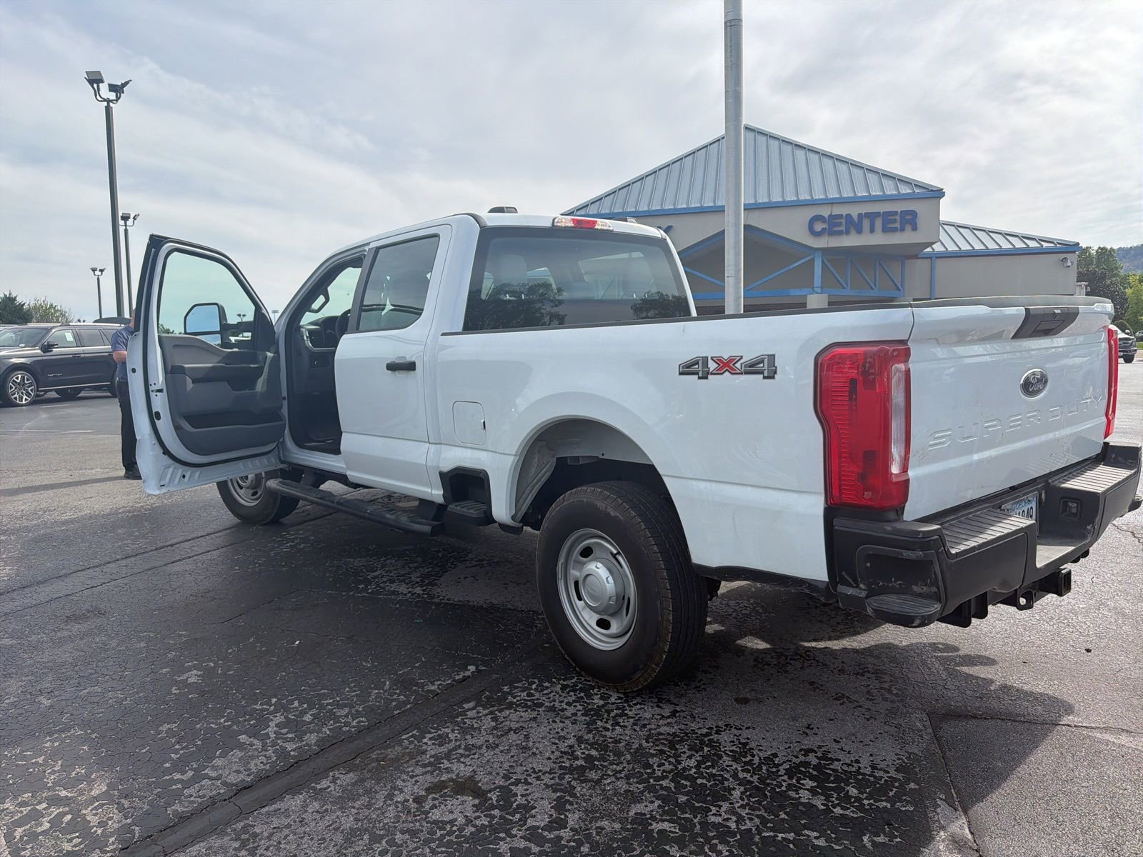Used 2025 Ford F250 XL image 4