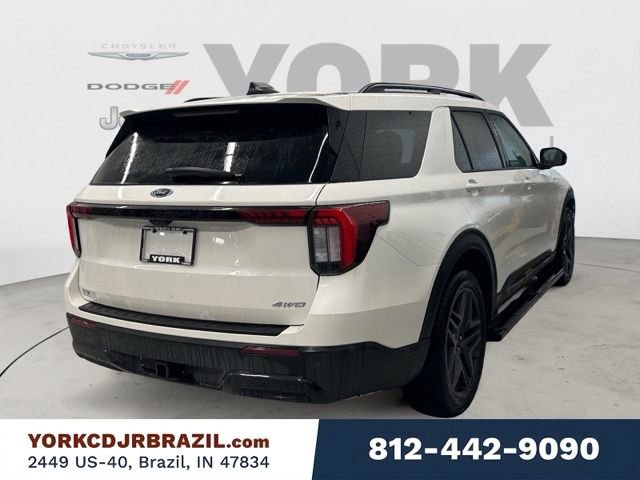Used 2025 Ford Explorer ST-Line w/ ST-Line Street Pack AWD/4WD image 5