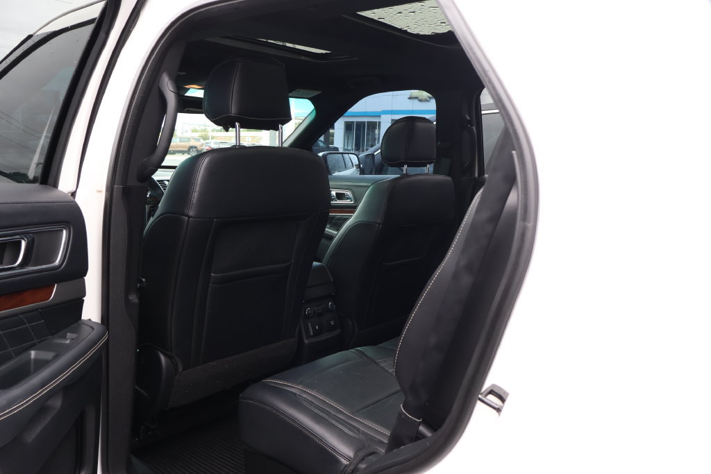 Used 2016 Ford Explorer Platinum AWD/4WD image 31