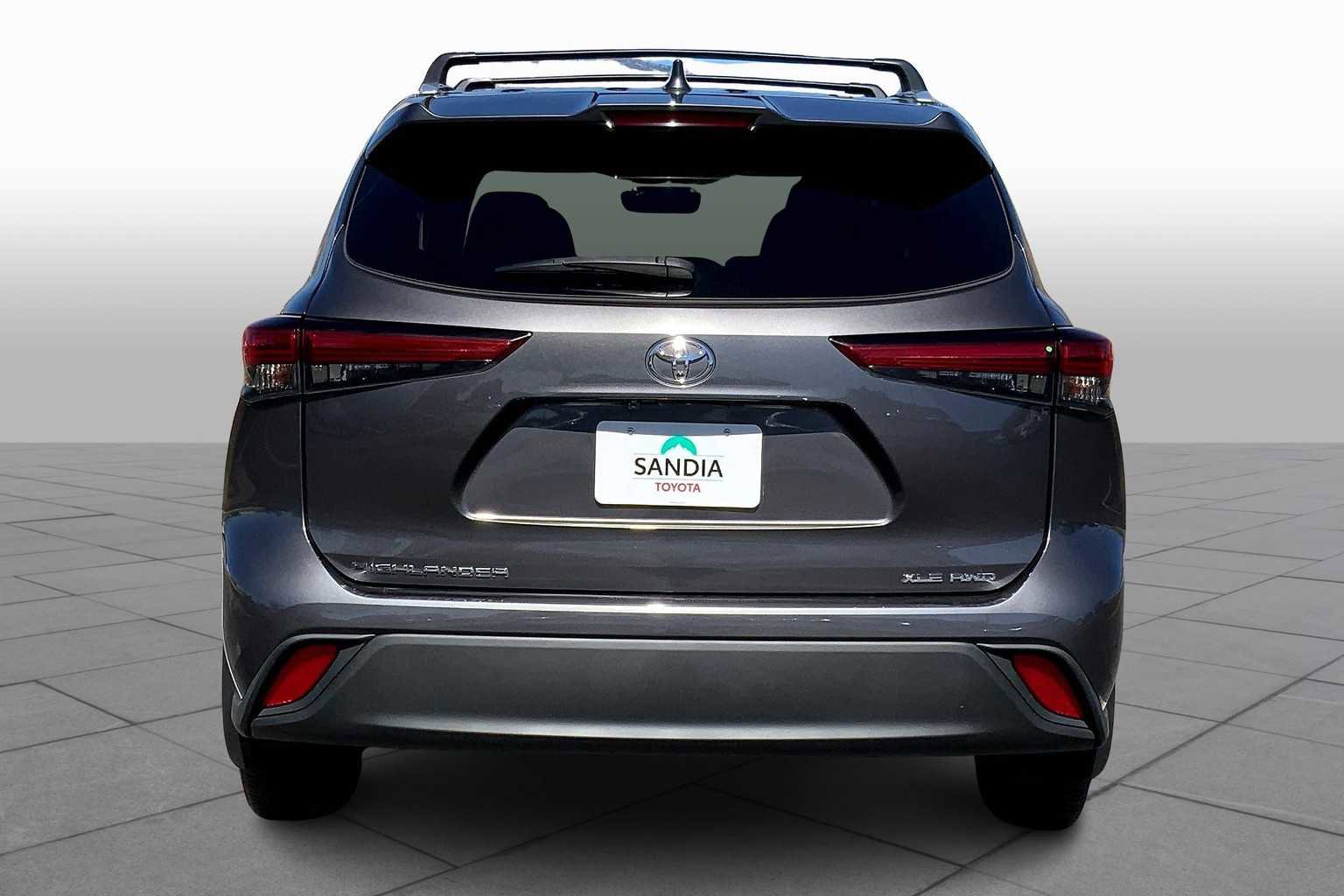 Certified 2023 Toyota Highlander XLE image 4