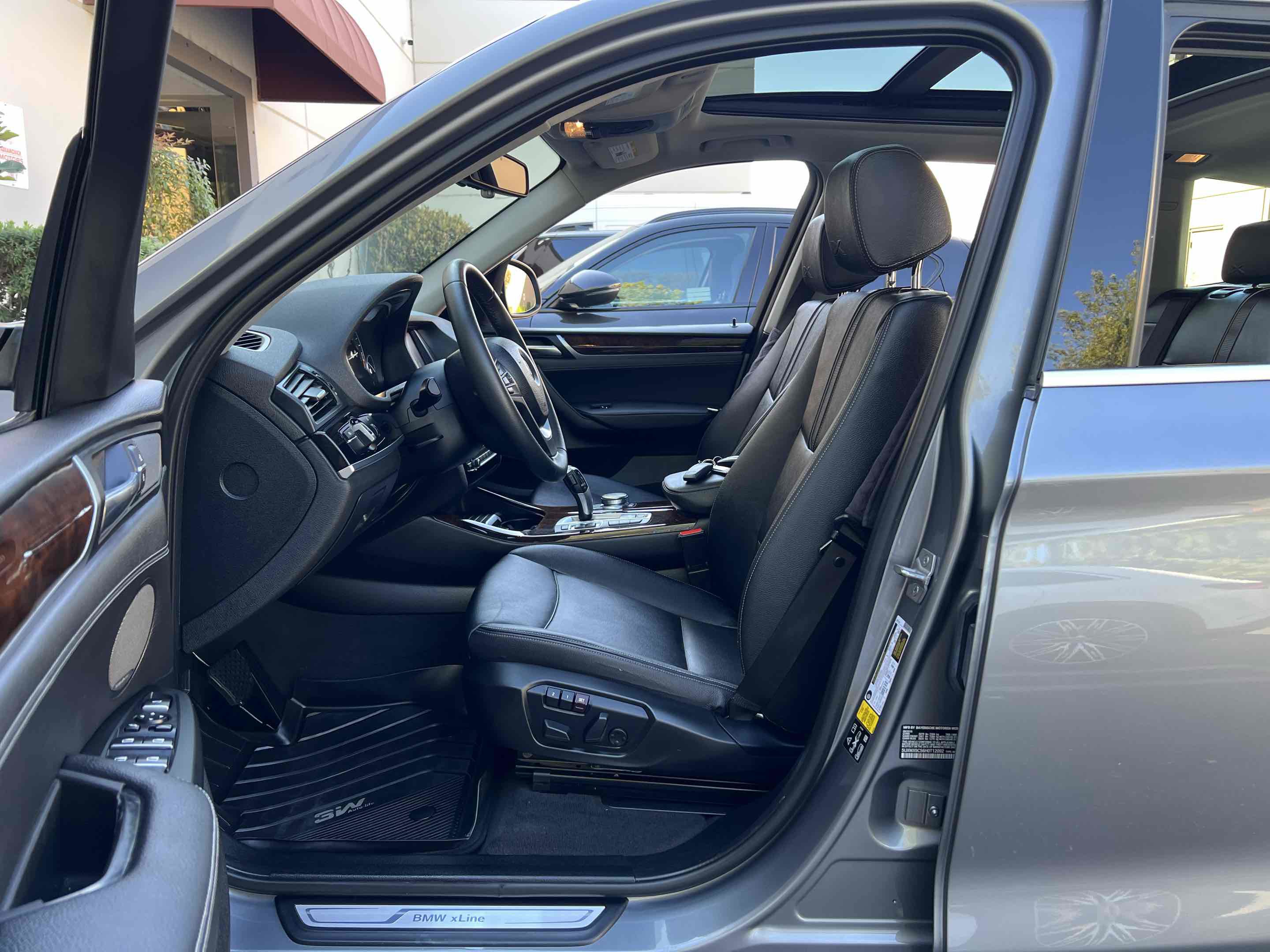 Used 2017 BMW X3 xDrive28i AWD/4WD image 4