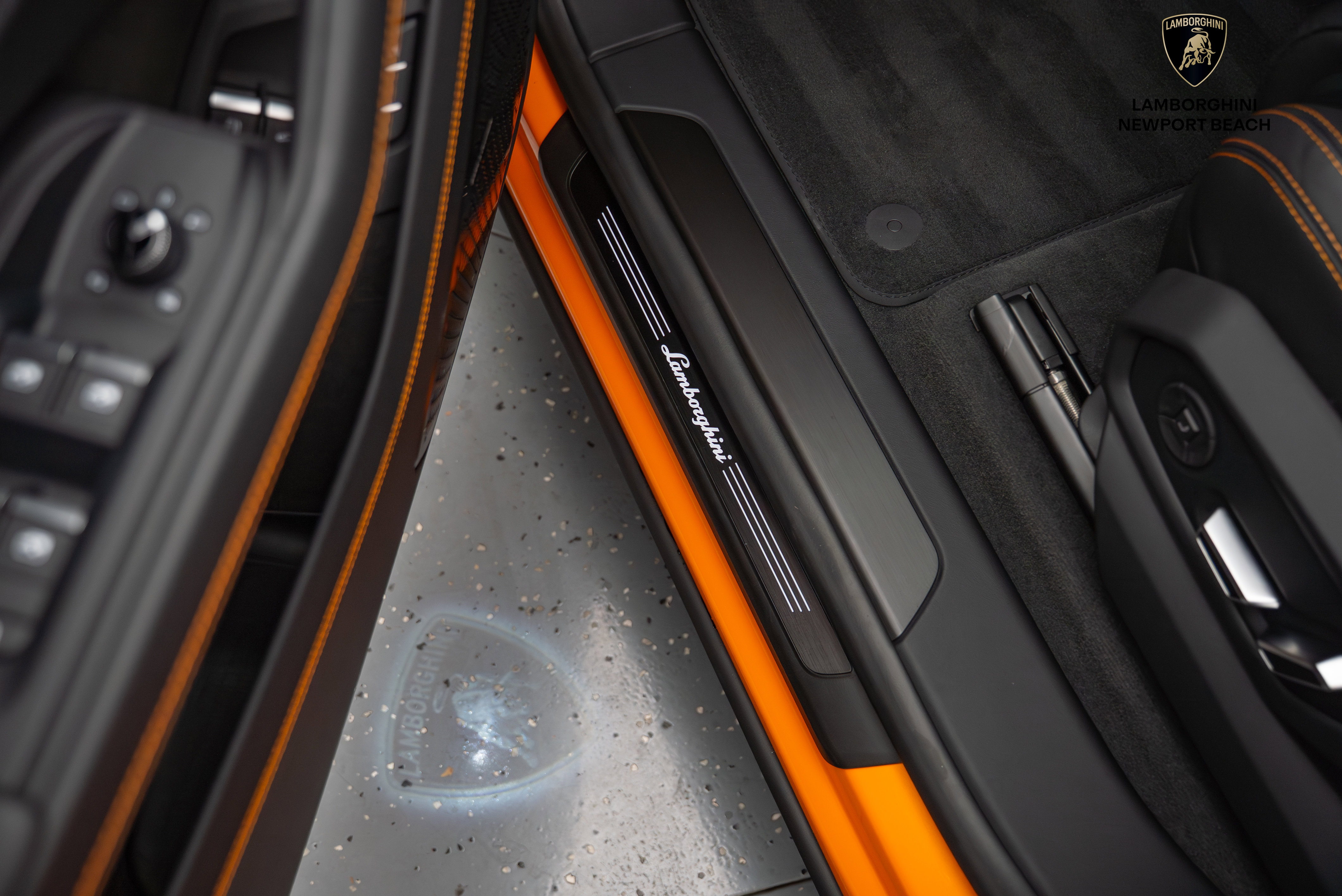 Used 2025 Lamborghini Urus SE AWD/4WD image 26