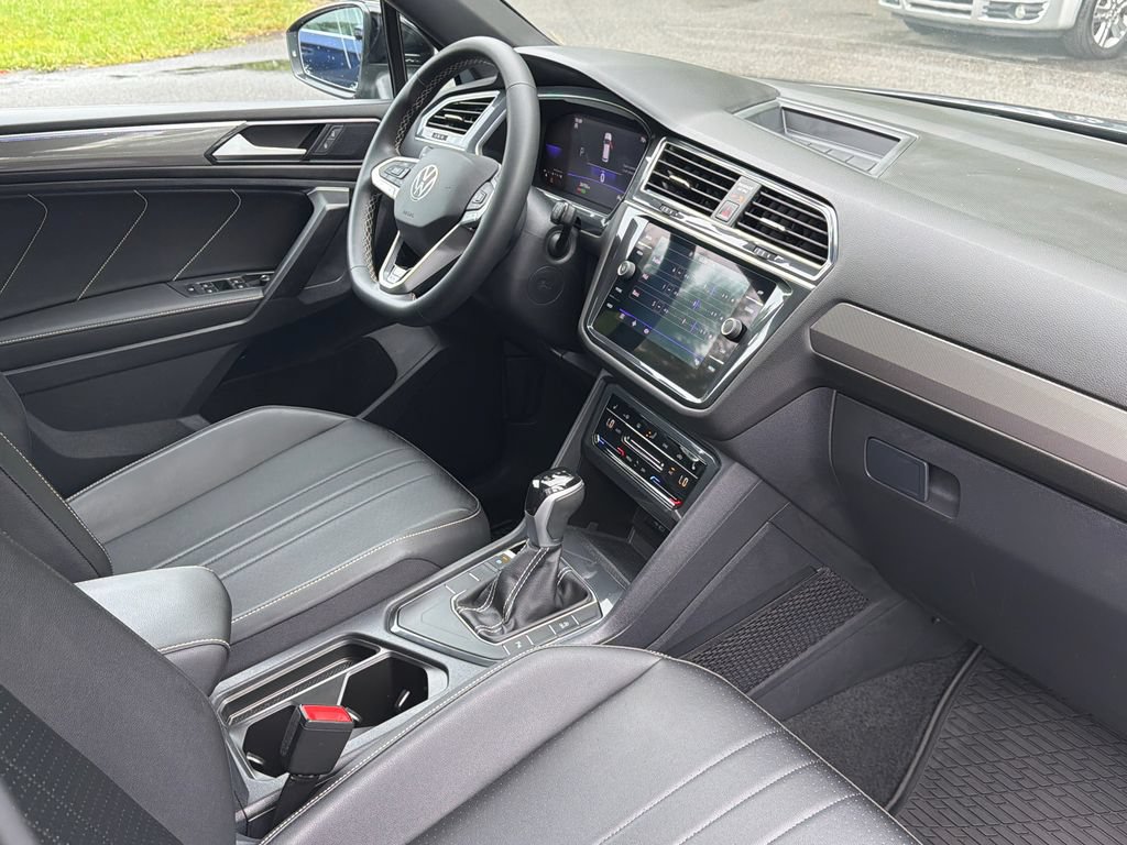 Certified 2023 Volkswagen Tiguan SE R-Line FWD image 10