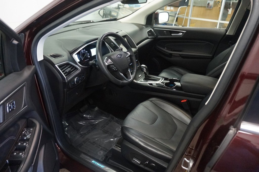 Used 2017 Ford Edge Titanium w/ Equipment Group 301A AWD/4WD image 7