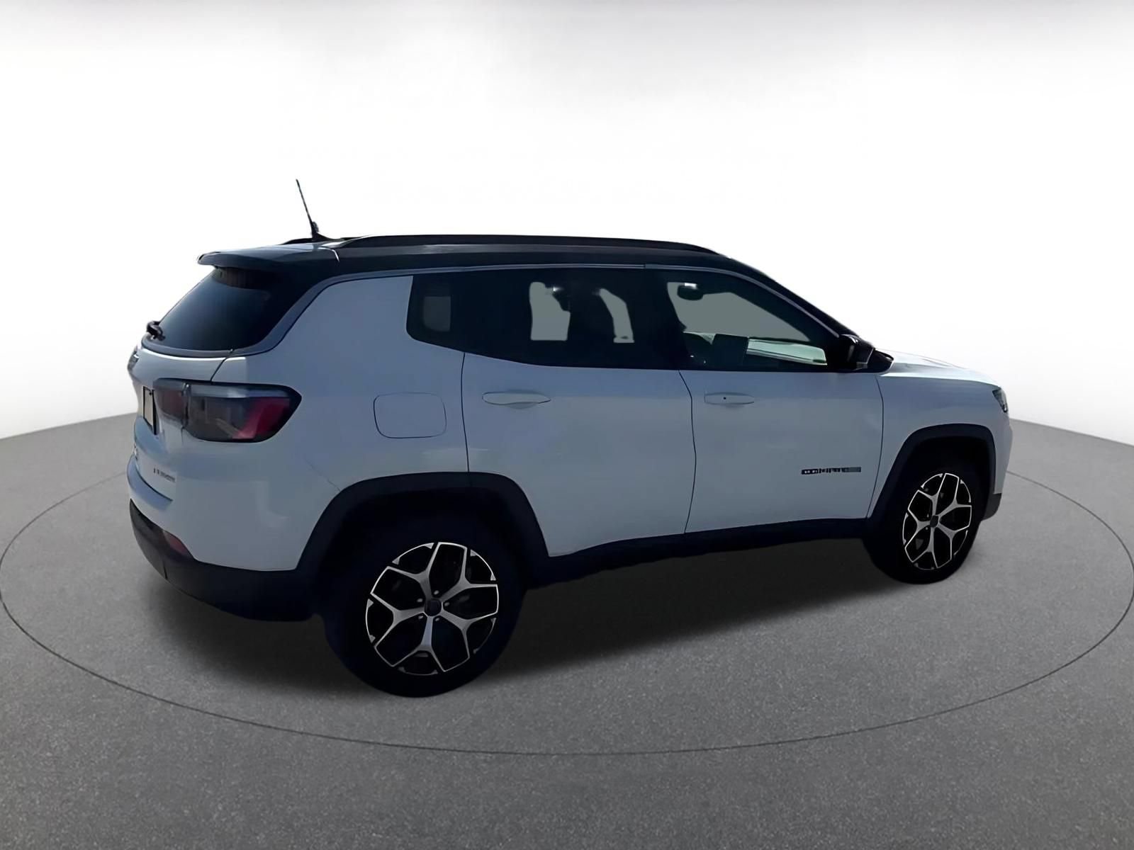 Used 2025 Jeep Compass Limited AWD/4WD image 15