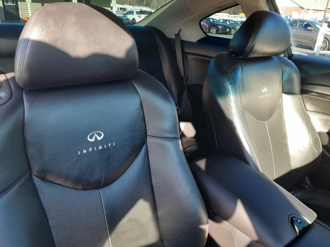 Used 2010 INFINITI G37 x Coupe w/ Premium Pkg image 16