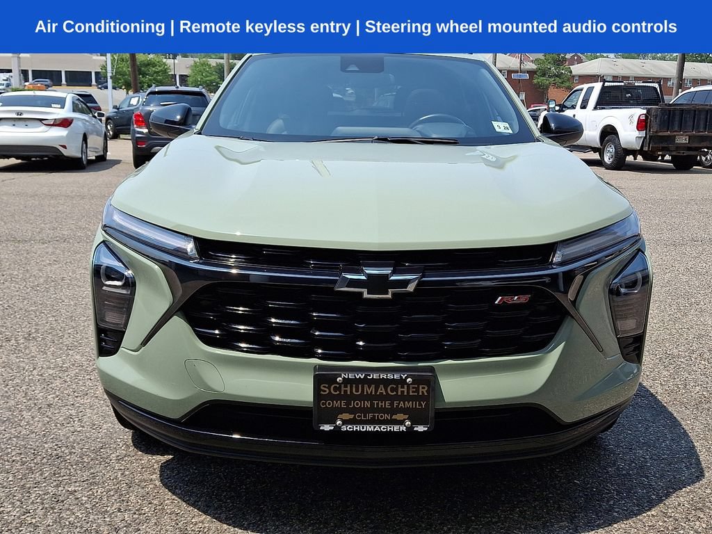 Certified 2024 Chevrolet Trax RS w/ Sunroof Package FWD image 2