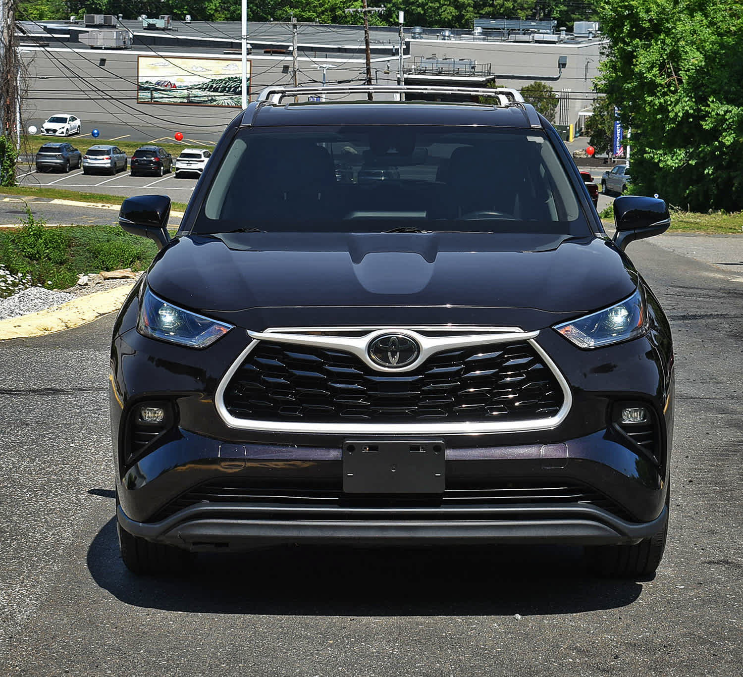 Used 2021 Toyota Highlander XLE AWD/4WD image 5