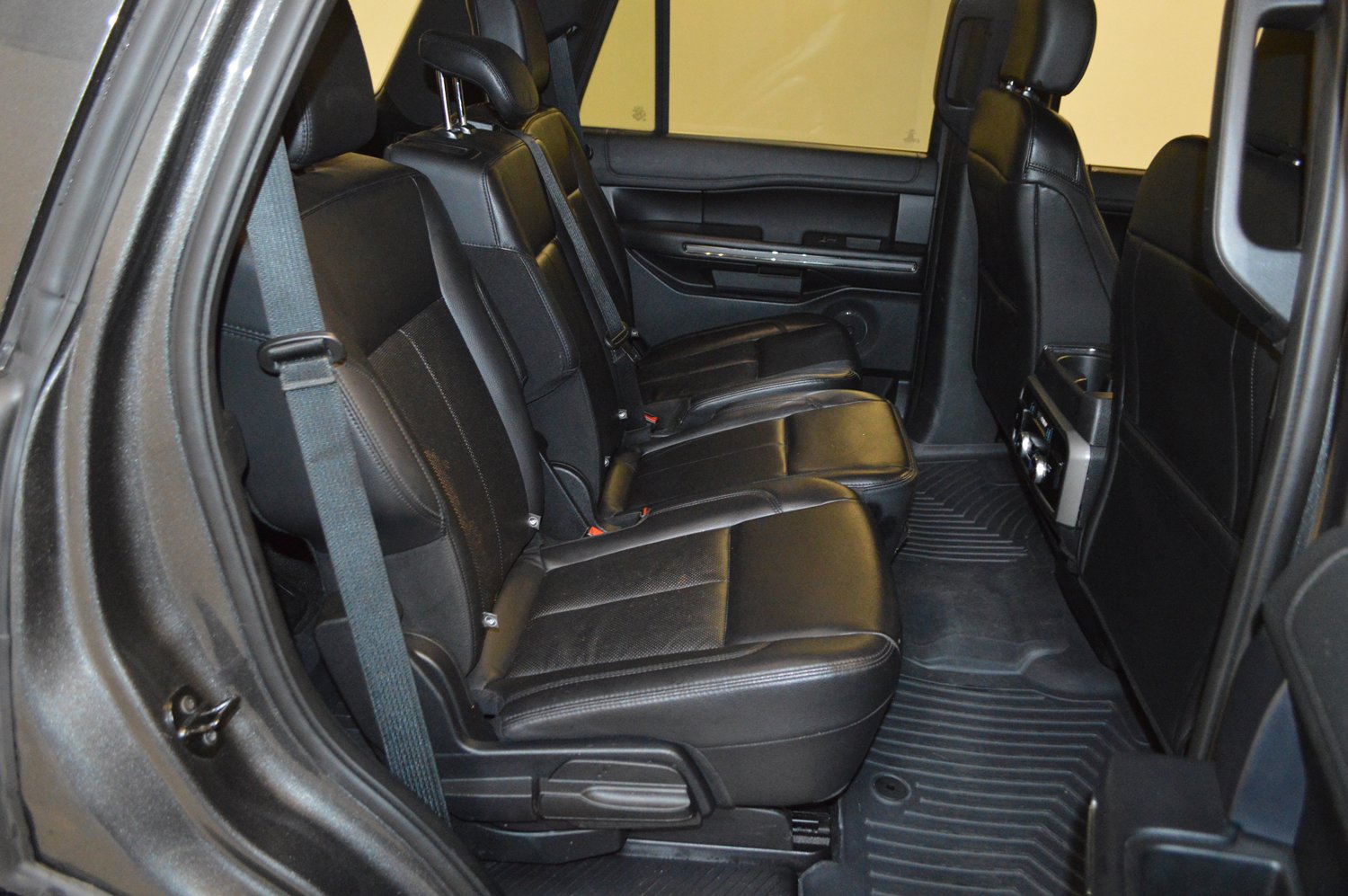 Used 2020 Ford Expedition XLT w/ Equipment Group 202A AWD/4WD image 12
