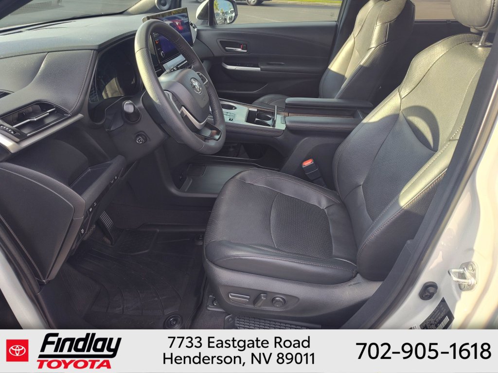 Certified 2025 Toyota Sienna Limited FWD image 8