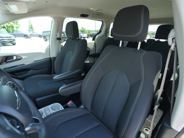 Used 2023 Chrysler Voyager LX FWD image 39