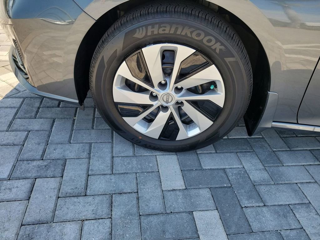 Used 2025 Nissan Altima 2.5 S FWD image 12