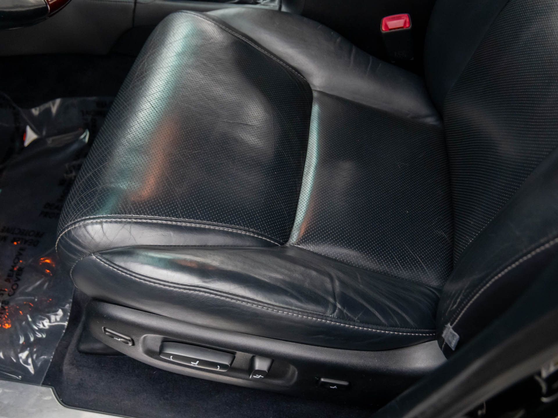 Used 2014 Lexus LX 570 4WD w/ Luxury Package image 17