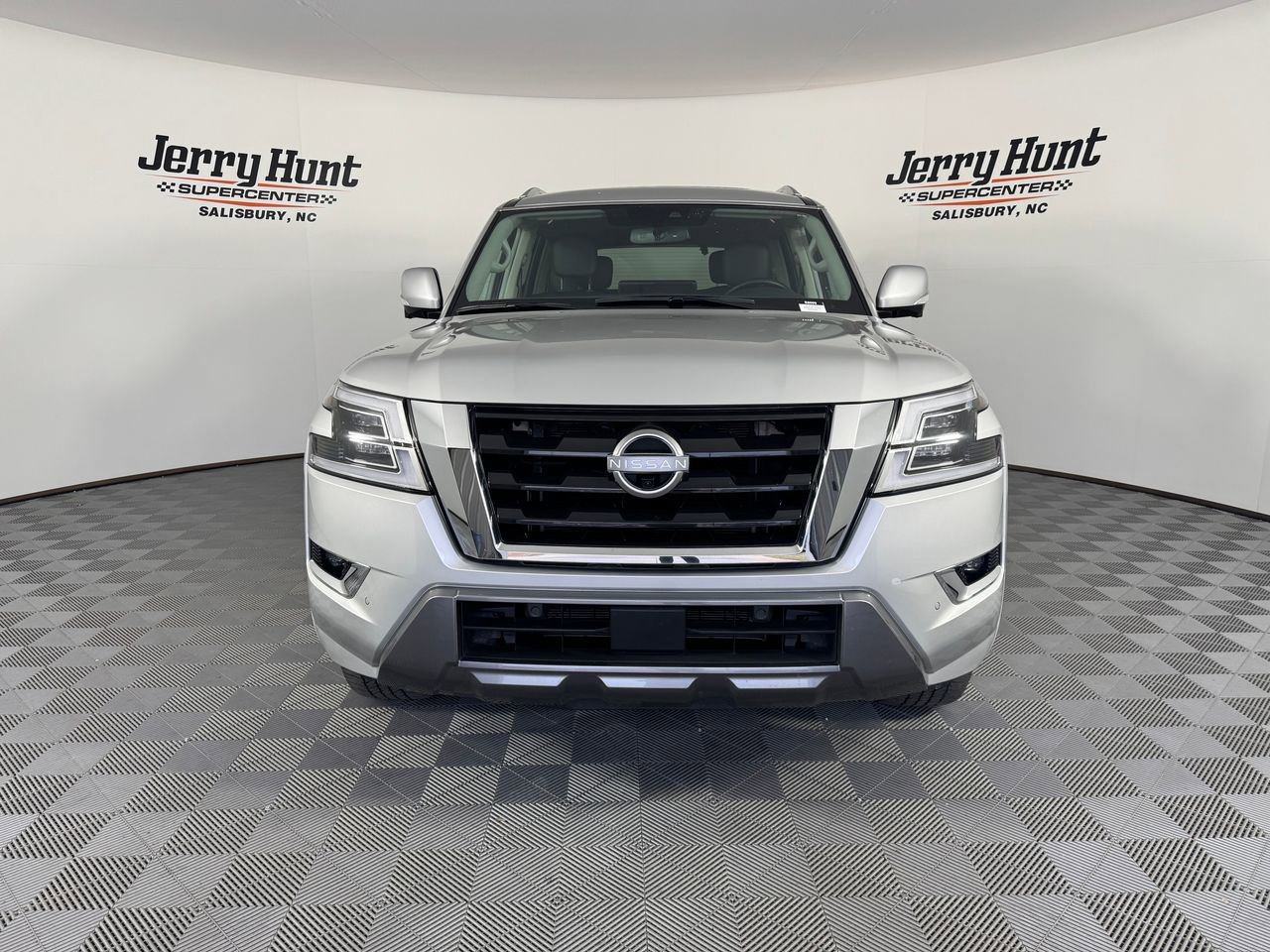 Used 2024 Nissan Armada SL w/ Captain's Chairs Package image 7