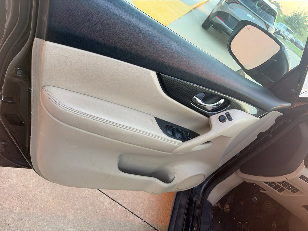 Used 2016 Nissan Rogue SL w/ SL Premium Package FWD image 11